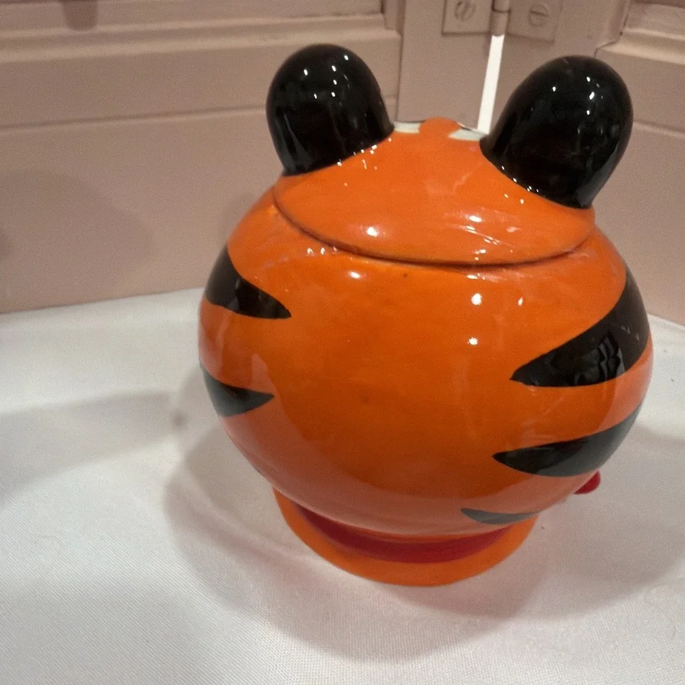 Tony the Tiger and Toucan Sam Kellogg's Cereal Suger, Milk Servers Y2K Porcelain